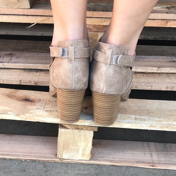 😍Restock❗️Woven Ankle Bootie Taupe - Picture 4 of 8